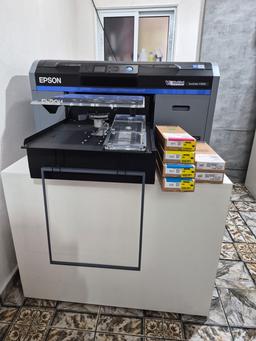 Impressora DTG Epson SureColor F2100 Completa Ótimo Estado Plataforma Mangas, Estabilizador e 4 Cartuchos Novos e 02 kit de limpeza fechado - miniatura 1