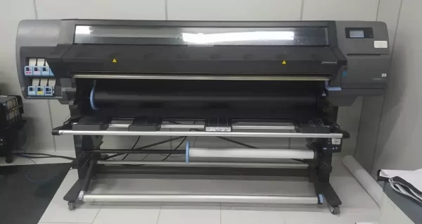 Plotter HP Latex 335 ano 2018 e com Resolução de impressão de até 1.200 dpi. Investimento de R$ 35.000,00, maquina está em São Paulo - SP.