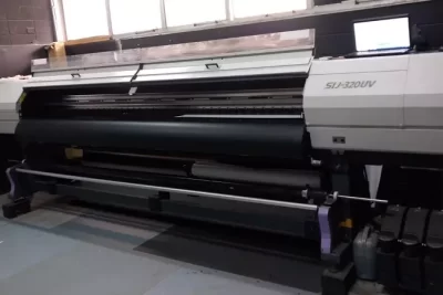 Impressora UV Mimaki SIJ320 com 2 cabeças de impressão Ricoh gen 5. Investimento de R$ 155.300,00, maquina está em Cotia - SP.