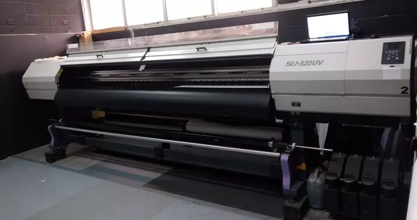Impressora UV Mimaki SIJ320 com 2 cabeças de impressão Ricoh gen 5. Investimento de R$ 155.300,00, maquina está em Cotia - SP.