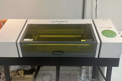 Roland Impressora LEF-300 UV  equipada com 4 cabeças DX4 e tinta Jetbest. Investimento de R$ 82.500,00, maquina está em Araras - São Paulo.