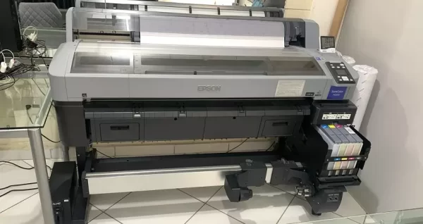 Plotter de Sublimação Epson F6370 com Cabeça de impressão PrecisionCore® TFP® com tecnologia de gotas de tamanho variável. Investimento de R$ 28.000,00.