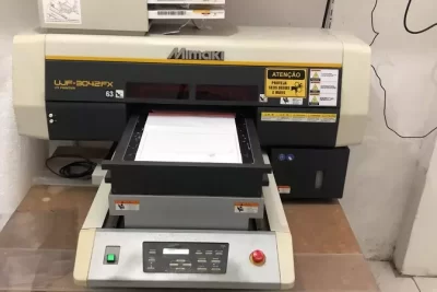 Impressora UV Mimaki UJF-3042FX com resolução de até Até 1.200 dpi. Investimento de R$ 30.000,00, maquina está em Salvador - BAHIA.