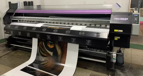 Plotter Mimaki SWJ-320S4 com nobreak incluso e 2 cabeças de impressão. Investimento de R$ 110.000,00, maquina está em Barreiras - BA.