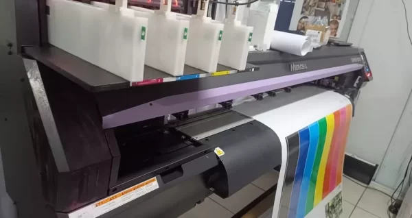 Impressora com Recorte Mimaki CJV150-130 com 1 cabeça de impressão DX7 e velocidade de até 56m²h. Investimento de R$ 38.900,00, maquina está em RJ.