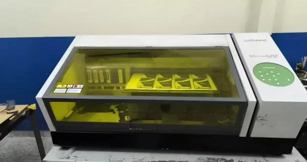 Impressora Roland UV LEF20 com Resoluções de impressão: até 1440 x 720 dpi. Investimento de R$ 75.000,00, maquina está em Maringá - PR.