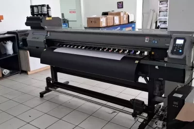 Impressora Mimaki JV100-160 com 2 cabeças de impressão escalonadas. Investimento de R$ 58.000,00, maquina está na Zona Leste de São Paulo, SP.