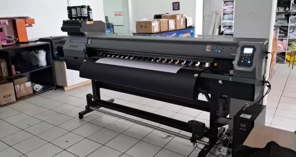 Impressora Mimaki JV100-160 com 2 cabeças de impressão escalonadas. Investimento de R$ 58.000,00, maquina está na Zona Leste de São Paulo, SP.