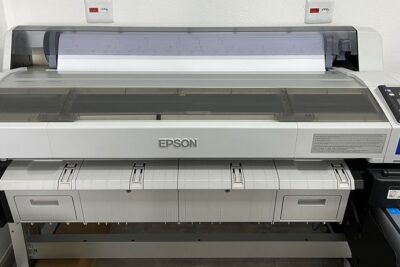 Impressora SureColor Epson F6200 com Resolução máxima de impressão: 1440 x 720 dpi. Investimento de R$ 23.000,00, maquina está em Suzano - SP.