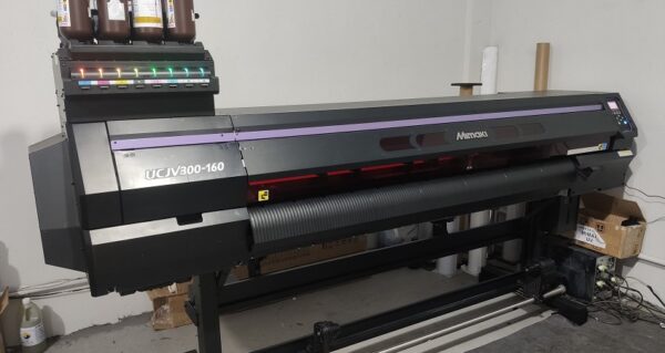 Impressora UV MIMAKI UCJV300-160. Ano: 2018. Resolução de Impressão: Até 1200dpi. Tinta: Original. Localizada em Contagem - MG. R$R$90.000,00