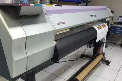 Mimaki Ecosolvente JV33-160. Ano: 2015. Tinta: Kit de tintas Jetbest. Cabeça: 1 cabeça de impressão DX5. Localizada em São Paulo. R$27.000,00.