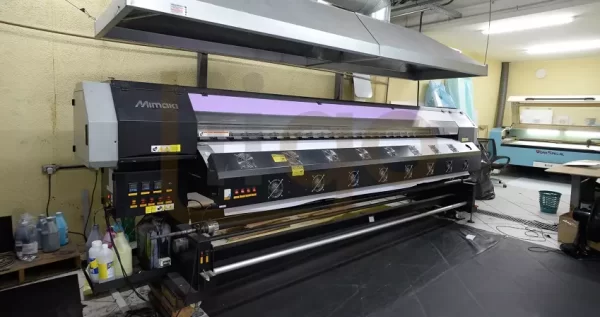 Impressora Solvente Mimaki SWJ320S4. Ano: 2014. Cabeças: 2 cabeças trocadas em 2019 (Equipamento para 4 cabeças porém está com 2 cabeças). Local: São Paulo