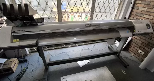 Impressora Roland RS-640 com 4 cabeças DX4, tinta Nutec e ano 2010. Investimento de R$ 30.000,00, maquina está em São Paulo, SP.