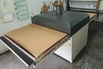 Prensa Térmica Semi-Automática. Potência: 13000 W. Acionamento: Pneumático. Área Útil: 100 x 145 cm. R$28.000,00. Local: Santa Catarina.