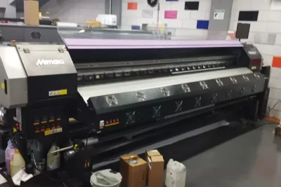 Mimaki SWJ-320S4. Ano: 2014. Tinta: Original Mimaki. Largura máxima de impressão: 3,20. mVelocidade: 83,0 m²/h. Local: Jandira. R$85.000,00.