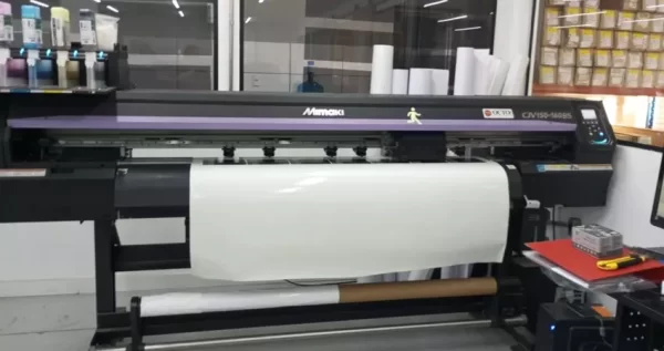 Mimaki CJV 150-160 bs. Ano: 2017. Tinta: cartucho com garrafa de 500ml. Velocidade de impressão: 56.2m²/h. local: Indaiatuba. R$45.000,00.