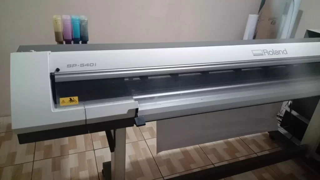 Plotter Roland SP540i. Maquina revisada pelo técnico, com troca de danper, caps e cabeca com peças originais. R$48.000,00. Local: Laranjeiras do sul - PR.