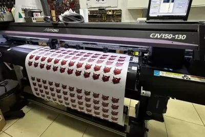 Mimaki CJV 150-130. Largura: 1.37m. Ano: 2016 . Velocidade: Até 56m²h. Localização Ribeirão Preto. Investimento de R$48.000,00.