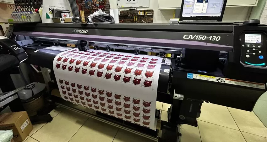 Mimaki CJV 150-130. Largura: 1.37m. Ano: 2016 . Velocidade: Até 56m²h. Localização Ribeirão Preto. Investimento de R$48.000,00.