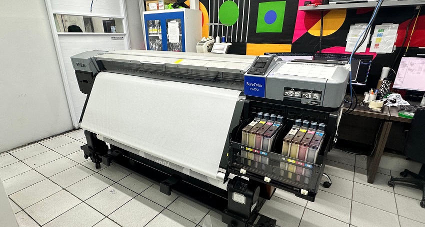 EPSON SURE COLOR F9470. Ano: 2021. Tinta: HD CMYK. Cabeça:  2 cabeças Preciosioncore TFP Investimento de R$75.000,00, maquina está em Aracaju- SERGIPE.