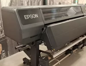 Impressora Epson Resina R5070L com cabeça de impressão com tinta Advanced PrecisionCore®. Investimento de R$ 125.000,00. Maquina está em São Paulo - SP.